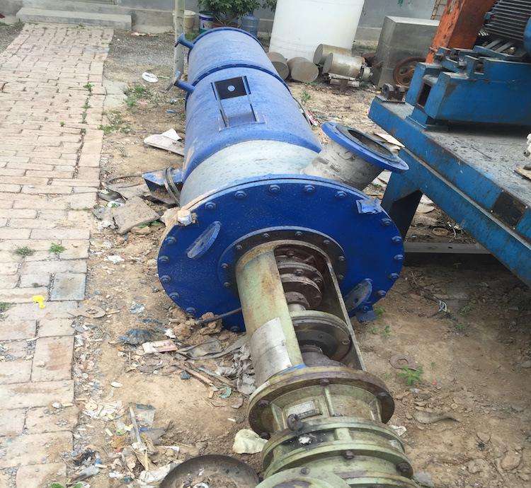 刮板式薄膜蒸發(fā)器的基本原理及其特點的論述: 刮板式薄膜蒸發(fā)器的基本原理及其特點的論述: