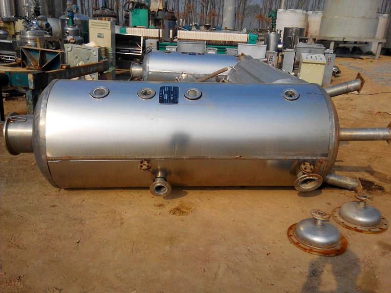 低溫濃縮蒸發(fā)器的工作原理: 低溫濃縮蒸發(fā)器的工作原理: